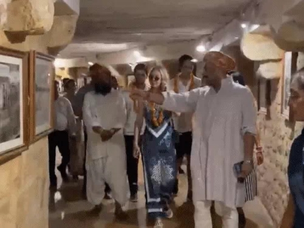 جیسلمیر کی مہمان نوازی سے متاثر ہوئیں ٹفنی ٹرمپ، خصوصی طیارے سے جام نگر روانہ جیسلمیر کی مہمان نوازی سے متاثر ہوئیں ٹفنی ٹرمپ، خصوصی طیارے سے جام نگر روانہ