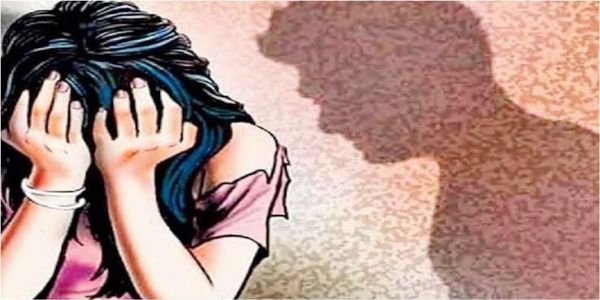 نوئیڈا میں خاتون بی پی او ملازم کا اس کے ساتھی کارکنوں نے جنسی استحصال کیا، خودکشی کرتے ہوئے اوور برج سے گر کر زخمی ہوئی