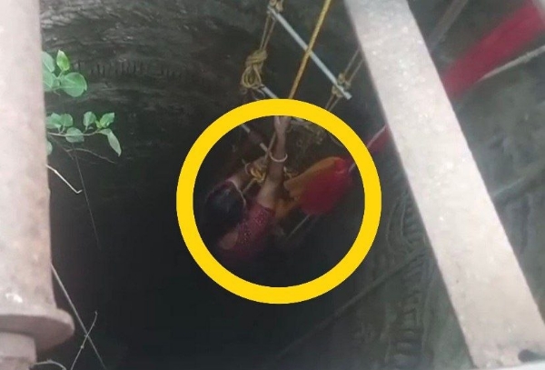 RESCUE MAHA WOMAN SAVED FROM WELL RESCUE MAHA WOMAN SAVED FROM WELL