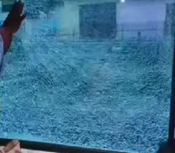 UP-SHATABDI-EXPRESS-STONE