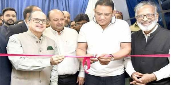 فن خطاطی کی نمائش کا اظہر الدین کے ہاتھوں افتتاح