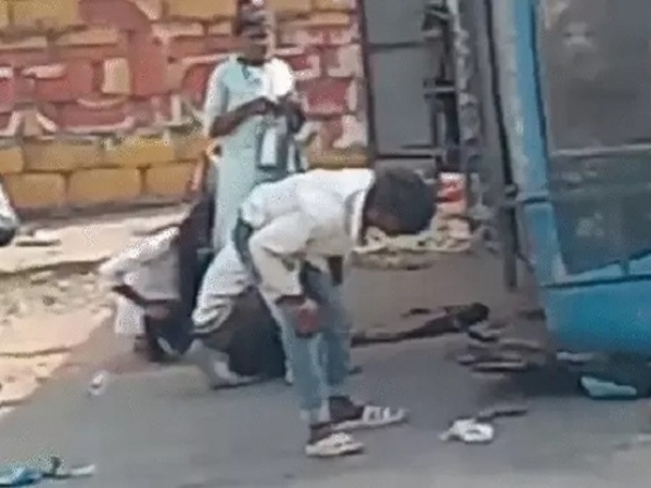 ہائیوا کی ٹکر سے پلٹی مسافر بس