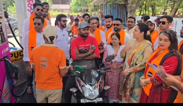 POLITICS MAHA MNS PETROL DISTRIBUTION POLITICS MAHA MNS PETROL DISTRIBUTION