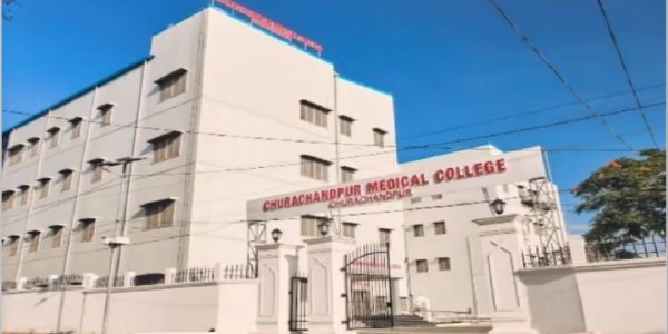 منی پور کے آر آئی ایم ایس میں داخل تین زخمی کوکی مریضوں کو چورا چاند پور میڈیکل کالج منتقل کیا گیا