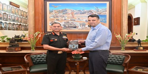 بھارتی فوج کے سربراہ جنرل اوپیندر دویدی کوڈیجیٹل دور میں قومی سلامتی کو درپیش چیلنجز پر مبنی کتاب پیش کی گئی