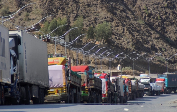 پاکستان افغانستان بارڈر بند ہونے سے تاجروں کو اربوں روپے کا نقصان ہوا پاکستان افغانستان بارڈر بند ہونے سے تاجروں کو اربوں روپے کا نقصان ہوا