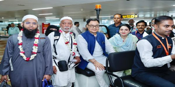 فریضہ حج کی ادائیگی کے بعد حجاج کرام کی وطن واپسی کا سلسلہ جاری،مرکزی وزیر کرن رجیجو نے استقبال کیا