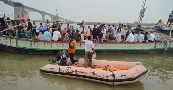 مسافروں سے بھری کشتی گنگا کے بیچ میں خراب ہوئی، ایس ڈی آر ایف نے بچا لیا