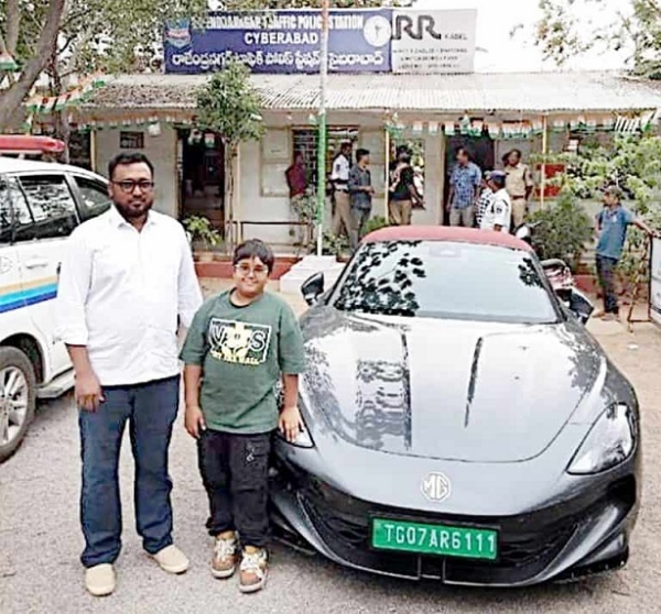 کمسن لڑکے کی کار ڈرائیونگ ، والد گرفتار ، کار ضبط کمسن لڑکے کی کار ڈرائیونگ ، والد گرفتار ، کار ضبط