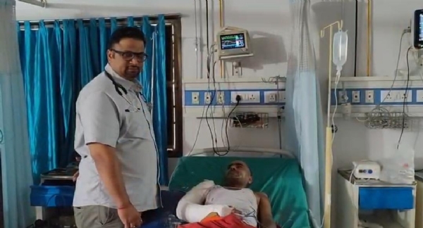 مظفر پور میں اراضی تنازعہ میں فائرنگ، بھائی کے قتل میں اہم گواہ بنے شخص کو ماری گولی ، حالت تشویشناک مظفر پور میں اراضی تنازعہ میں فائرنگ، بھائی کے قتل میں اہم گواہ بنے شخص کو ماری گولی ، حالت تشویشناک