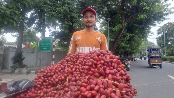 کھجور فروخت کرتا