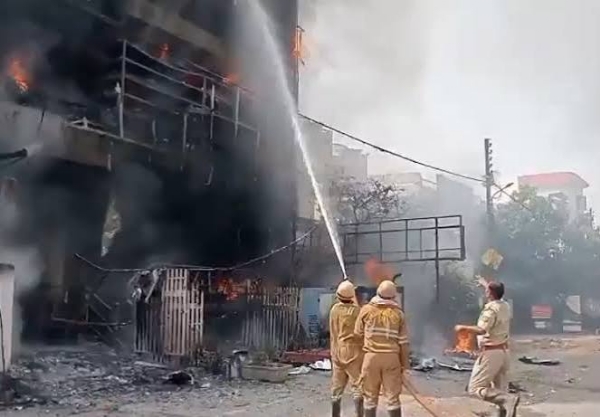 لکھنؤ کوچنگ سینٹر میں شدید آگ لگی ، 15 کی موت ، راحت اور بچاؤ کاروائی جاری