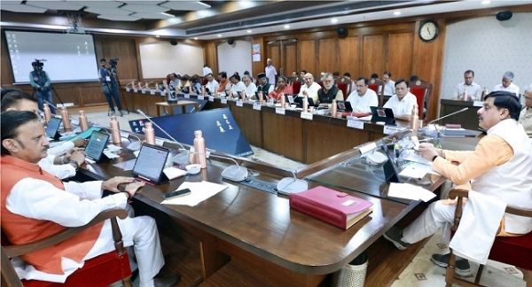 مدھیہ پردیش میں وزارت میں کابینہ کی میٹنگ سے خطاب کرتے ہوئے وزیر اعلیٰ مدھیہ پردیش میں وزارت میں کابینہ کی میٹنگ سے خطاب کرتے ہوئے وزیر اعلیٰ