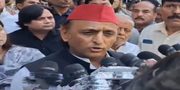 لکھنو آتشزدگی کے متاثرین سے ملنے کے جی ایم یو پہنچے اکھلیش یادو، کہا- حکومت متاثرین کی مدد کرے