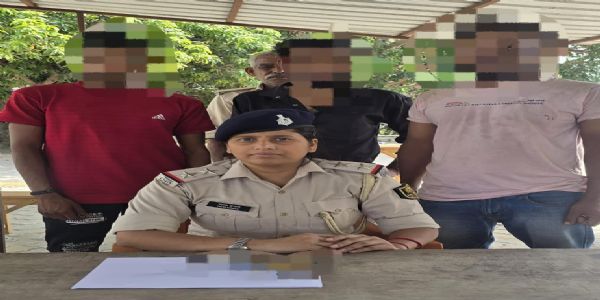 تریا میں تین نوجوان غیر قانونی اسلحہ اور کارتوس کے ساتھ گرفتار