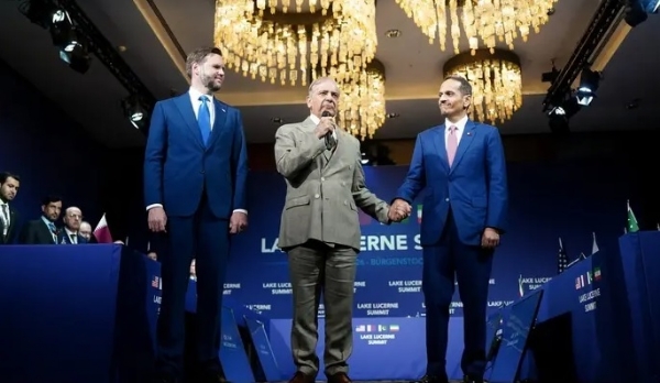 امریکہ اور ایران کے درمیان ہاٹ لائن کا وجود ہرمز کو کھولنے کےلئے ضروری : قطر امریکہ اور ایران کے درمیان ہاٹ لائن کا وجود ہرمز کو کھولنے کےلئے ضروری : قطر