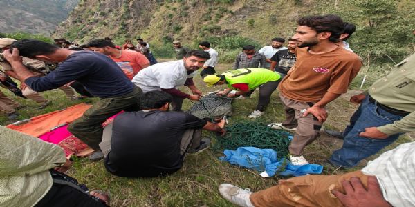 ڈوڈہ کے ملہوری علاقے میں کار حادثے کا شکار، تین مسافر جاں بحق