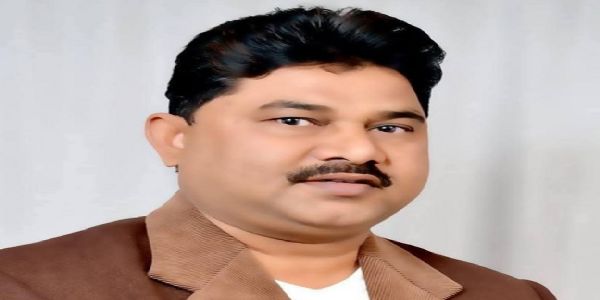 فیس گروپ کے چیئرمین اور سینئر صحافی ڈاکٹر مشتاق انصاری کا انتقال، خوریجی قبرستان میں سپردِ خاک