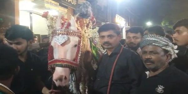 آٹھویں محرم کا تاریخی جلوس نکلا، ماتم اور نوحہ خوانی کی آوازیں گونج اٹھیں