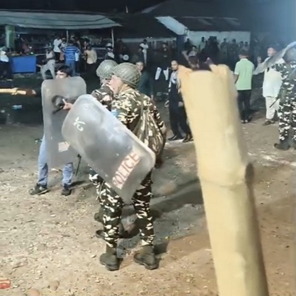 ہندوستانی اور نیپالی اکھاڑوں میں شامل مسلم کمیونٹی کے درمیان جھڑپ، پتھر اؤ، ایس ایس پی نے سنبھالا چارج
