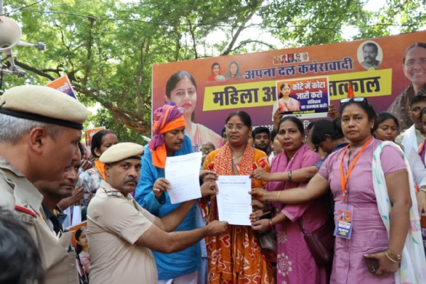 APNA-DAL-KAMERAWADI-PROTEST