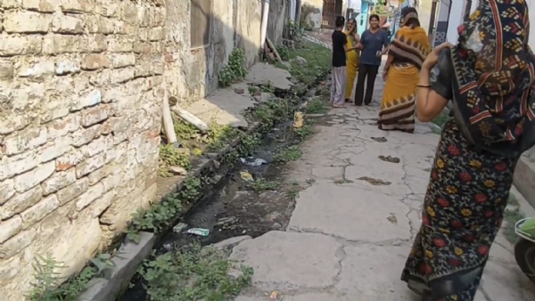 جواں کی خستہ حال سڑک