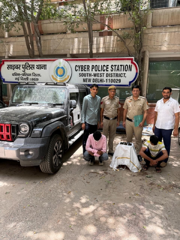 دہلی پولیس کا جامتاڑاکے سائبر فراڈوں کے خلاف کریک ڈاون: 10 گرفتار، تھارراکس، 14 موبائل فون اور لیپ ٹاپ برآمد