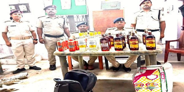 لاوارث بیگ سے 25.75 لیٹر غیر ملکی شراب برآمد