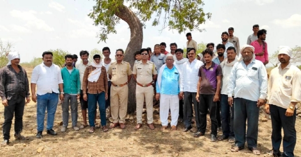 MAHA-LATURE-POLICE-FARMER