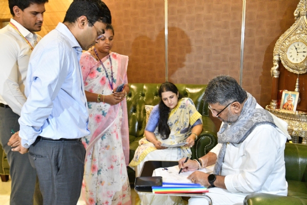 کرناٹک میں ووٹر لسٹ کی خصوصی نظر ثانی مہم شروع،وزیراعلیٰ ڈی کے شیوکمار نے شہریوں سے تعاون کی اپیل کی