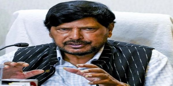 پیپر لیک پر مرکزی وزیر تعلیم کے استعفیٰ کی ضرورت نہیں: رام داس اٹھاوالے