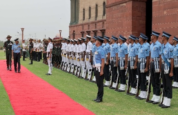 ایئر مارشل آشوتوش دیکشت نے فضائیہ کے 51ویں نائب سربراہ کا عہدہ سنبھالا ایئر مارشل آشوتوش دیکشت نے فضائیہ کے 51ویں نائب سربراہ کا عہدہ سنبھالا