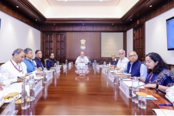 وزیر داخلہ شاہ نے آبادیاتی تبدیلیوں سے متعلق اعلیٰ سطحی کمیٹی سے جلد اپنی سفارشات پیش کر نے کیلئے کہا وزیر داخلہ شاہ نے آبادیاتی تبدیلیوں سے متعلق اعلیٰ سطحی کمیٹی سے جلد اپنی سفارشات پیش کر نے کیلئے کہا