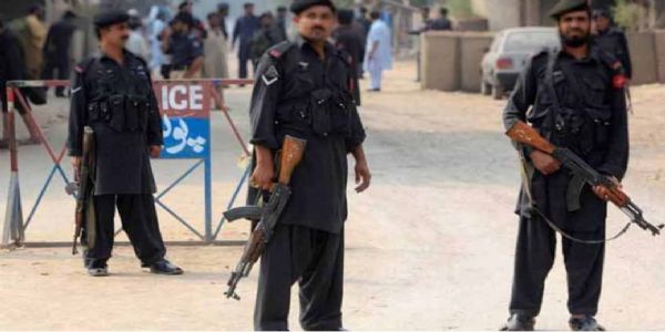 خیبرپختونخوا ہ کے شہر کرک میں پولیس کے ساتھ مقابلے میں چار مشتبہ دہشت گرد مارے گئے