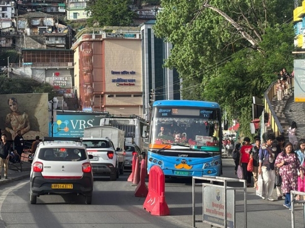 TOURISTS-VEHICLES-SML-POLICE TOURISTS-VEHICLES-SML-POLICE
