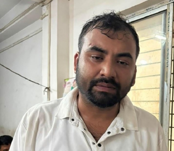 پولیس اہلکاروں پر حملہ کرنے کے الزام میں ایک شخص گرفتار