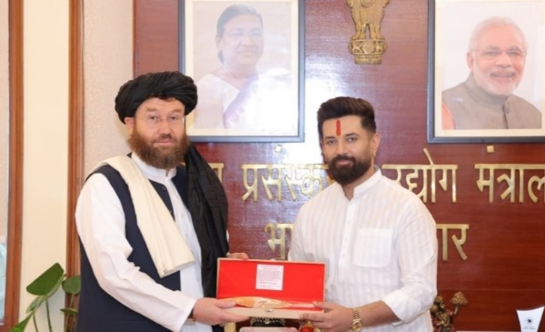 भारत यात्रा के दौरान अफगानिस्तान के कृषि मंत्री मौलवी अताउल्लाह ओमारी और केंद्रीय मंत्री चिराग पासवान। भारत यात्रा के दौरान अफगानिस्तान के कृषि मंत्री मौलवी अताउल्लाह ओमारी और केंद्रीय मंत्री चिराग पासवान।