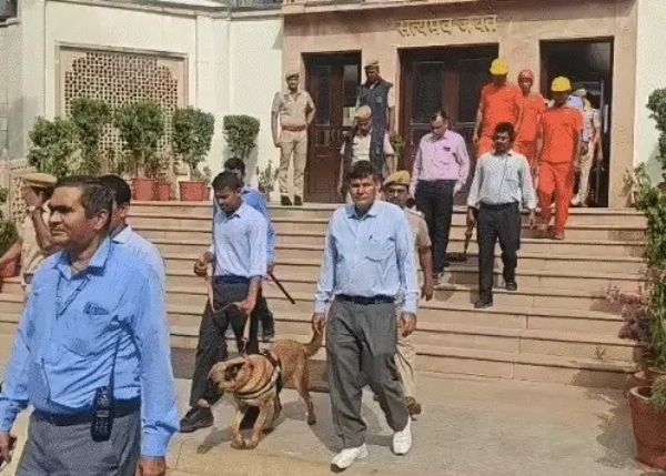 راجستھان ہائی کورٹ کے جے پور اور جودھ پور بینچوں پھر ملی بم کی دھمکی ، تلاشی کے بعد کچھ نہیں ملا راجستھان ہائی کورٹ کے جے پور اور جودھ پور بینچوں پھر ملی بم کی دھمکی ، تلاشی کے بعد کچھ نہیں ملا