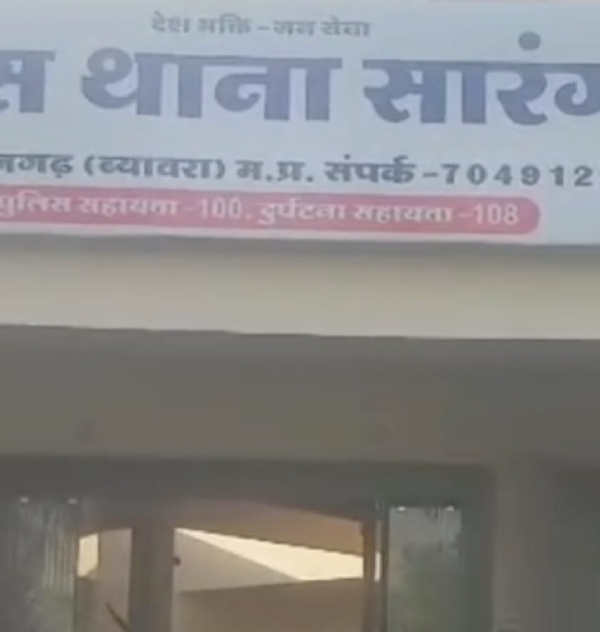 फंदे पर लटका मिला 36 वर्षीय युवक,जांच षुरु फंदे पर लटका मिला 36 वर्षीय युवक,जांच षुरु