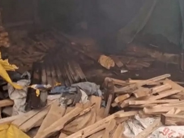 بھوپال میں حمیدیہ روڈ پر فرنیچر شوروم اور گودام میں خوفناک آگ
