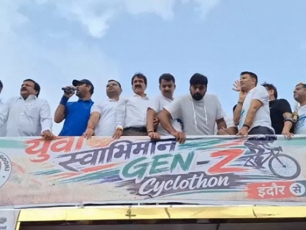 طلبا کی گونج مہم کے تحت اندور سے کانگریس کی سائیکلوتھون شروع