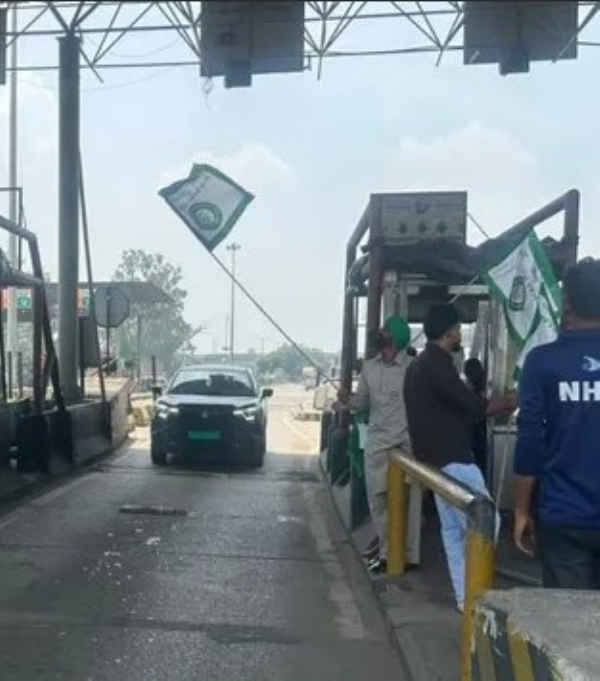 Punjab-farmers-toll-free-protest