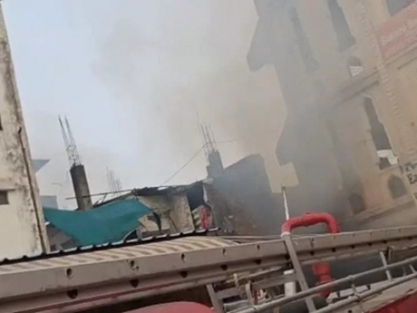 بھوپال میں حمیدیہ روڈ پر فرنیچر شوروم اور گودام میں خوفناک آگ