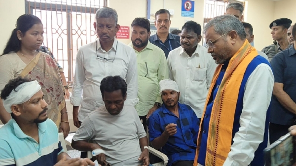 مجھگاؤں میں دو طبقوں کے درمیان جھڑپ، چار افراد زخمی مجھگاؤں میں دو طبقوں کے درمیان جھڑپ، چار افراد زخمی