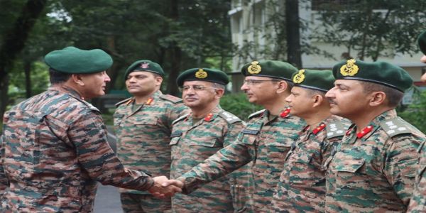 چیف آف آرمی اسٹاف جنرل دھیراج سیٹھ نے پہلی بار مشرقی کمان کا دورہ کیا، آپریشنل تیاریوں کا مشاہدہ کیا