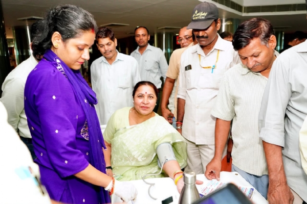 MCD-SATYA-SHARMA-ORGANISED-DOCPAT-HEALTH-CAMP