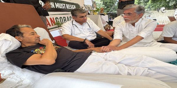 دہلی میں بھوک ہڑتال پر بیٹھے سونم وانگچک کوکانگریس کی حمایت