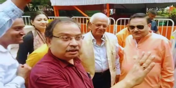 ممتا بنرجی خیمے کے احتجاج میں پہنچے مدن مترا، قیاس آرائیوں کا بازار گرم