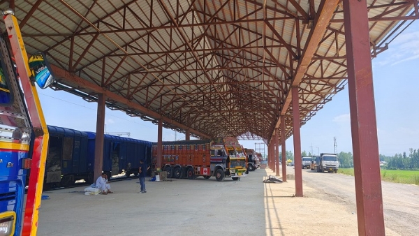 KASHMIR-PAMPORE-GOODS-SHED-FIRST-FREIGHT-TRAIN KASHMIR-PAMPORE-GOODS-SHED-FIRST-FREIGHT-TRAIN