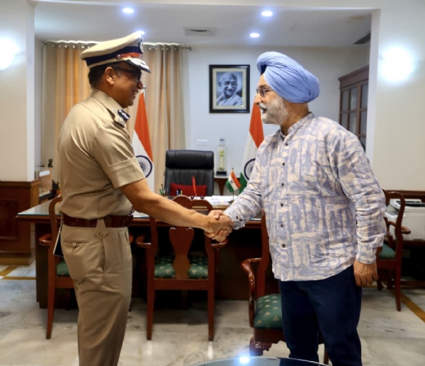 DLPOLICE-COMMISSIONER-MEET-LG DLPOLICE-COMMISSIONER-MEET-LG